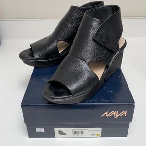 Seeker, black leather sandals